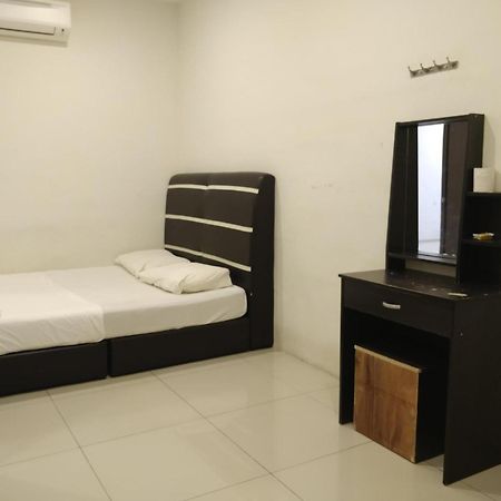 Oyo 90995 Hotel Nk Impian Seri Iskandar Exterior photo