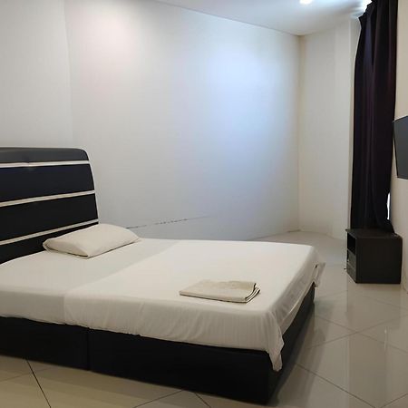 Oyo 90995 Hotel Nk Impian Seri Iskandar Exterior photo