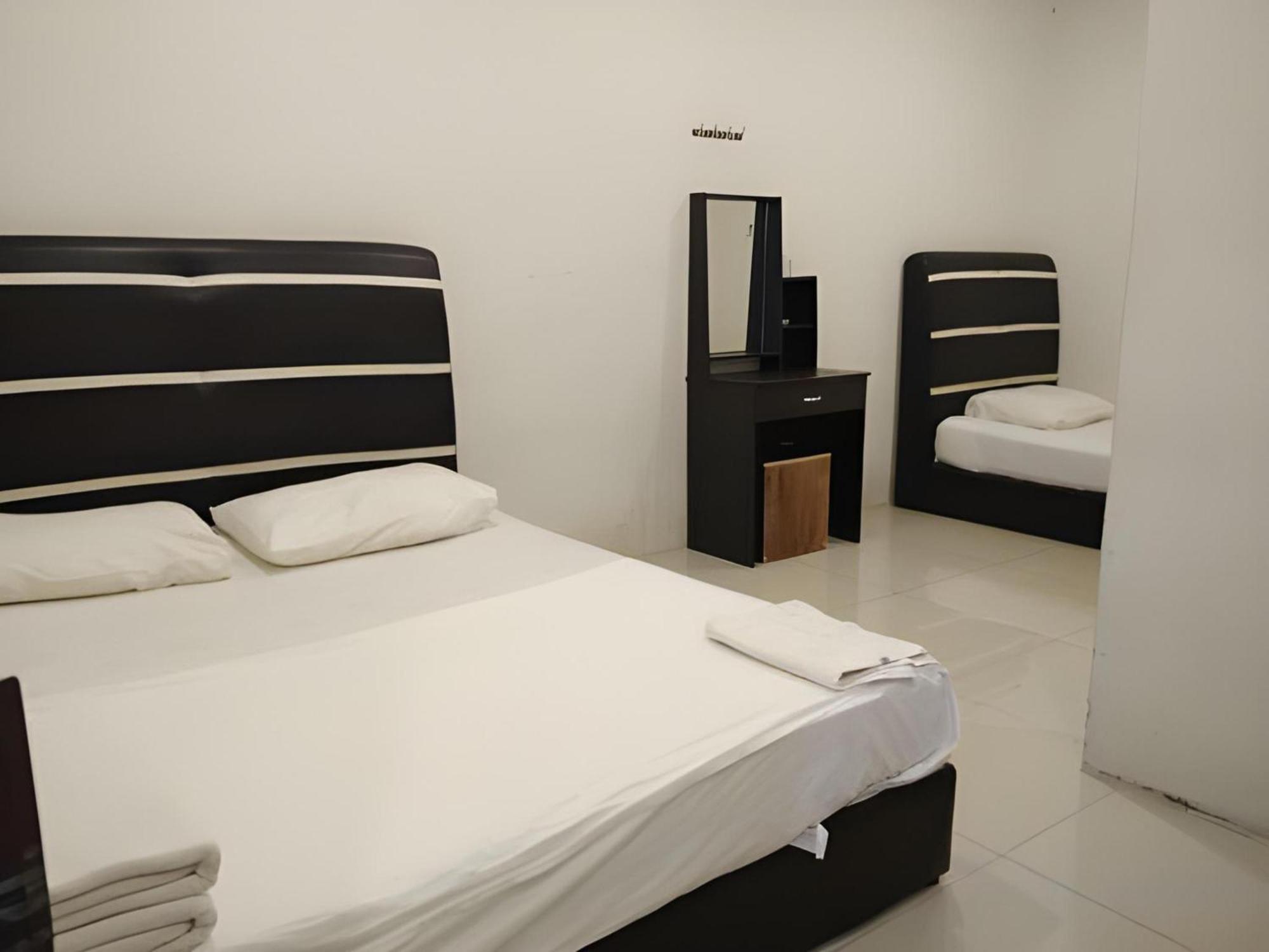 Oyo 90995 Hotel Nk Impian Seri Iskandar Exterior photo