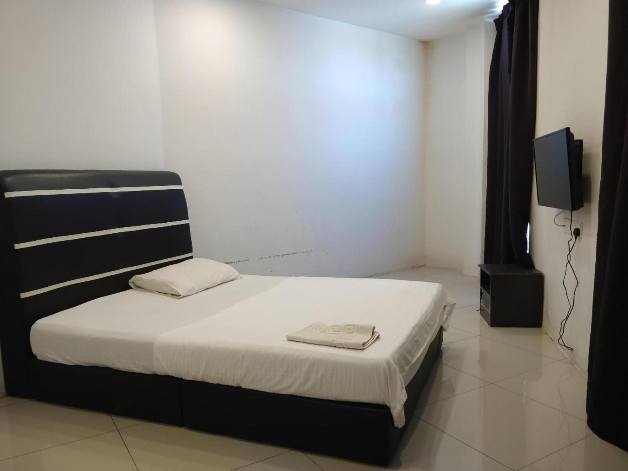 Oyo 90995 Hotel Nk Impian Seri Iskandar Exterior photo