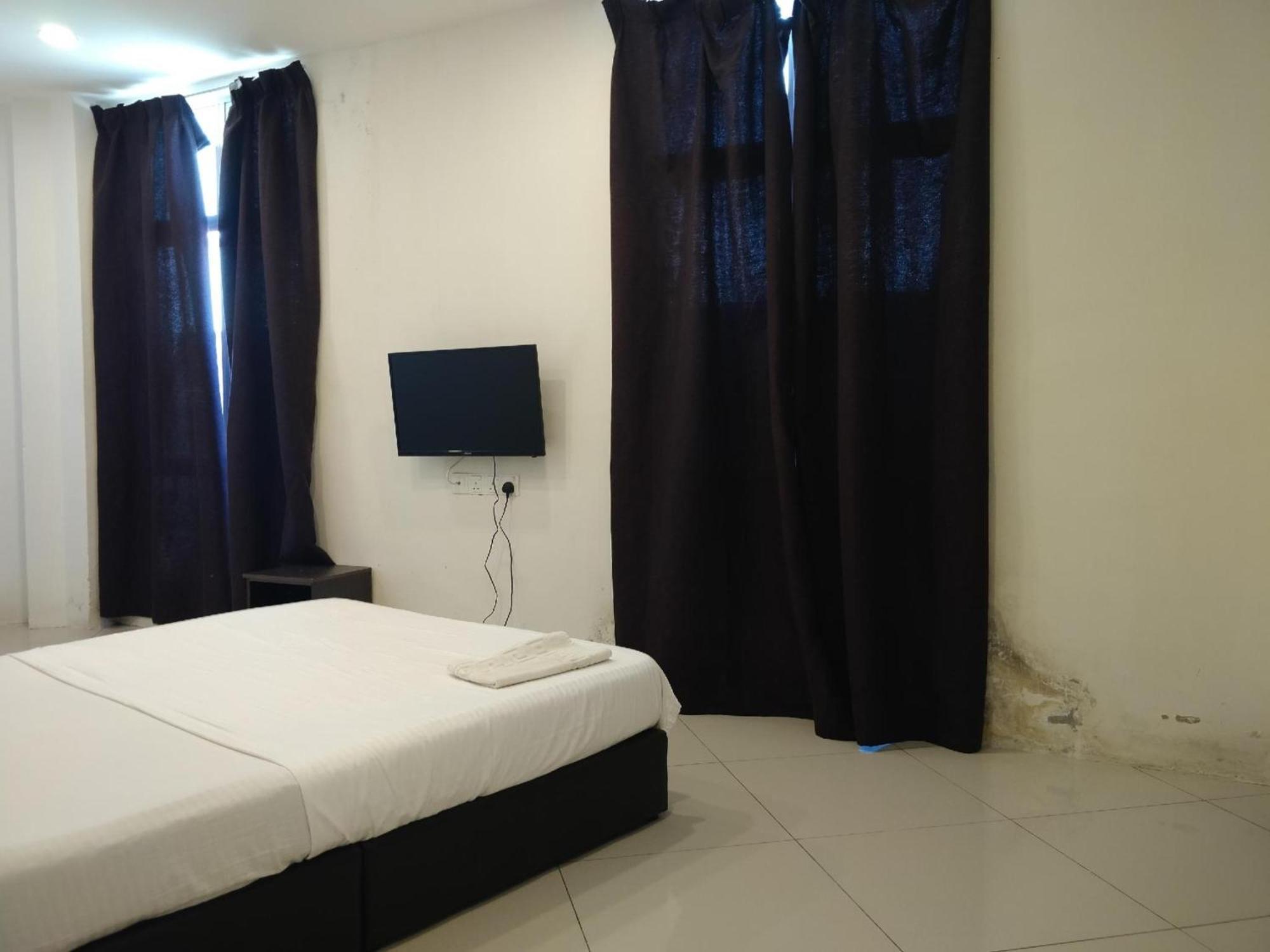 Oyo 90995 Hotel Nk Impian Seri Iskandar Exterior photo