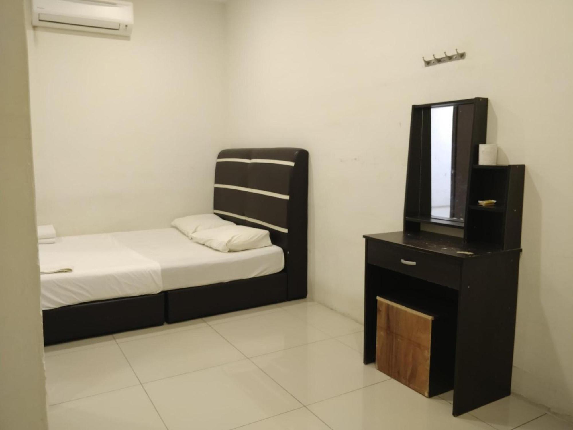 Oyo 90995 Hotel Nk Impian Seri Iskandar Exterior photo