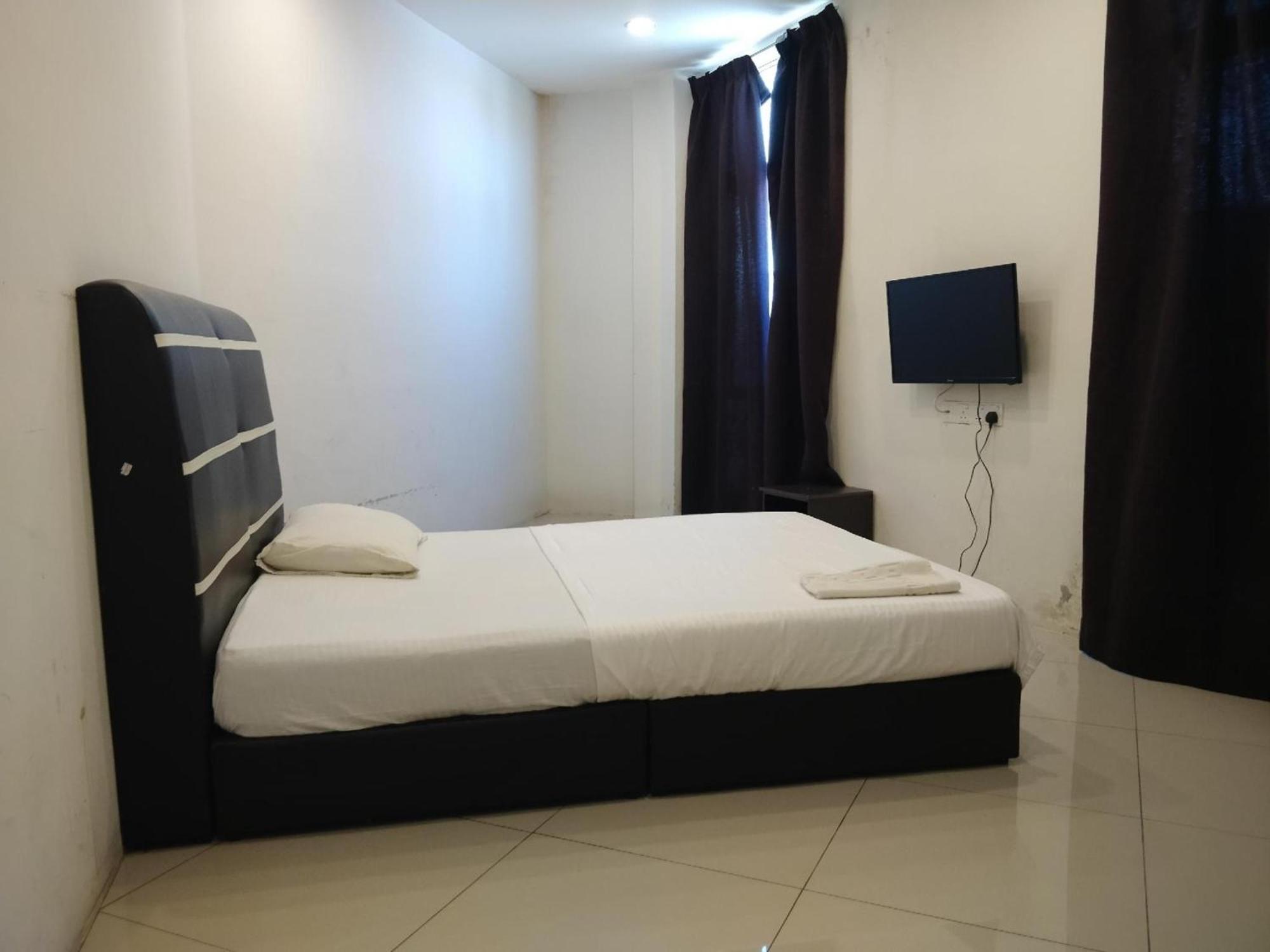Oyo 90995 Hotel Nk Impian Seri Iskandar Exterior photo