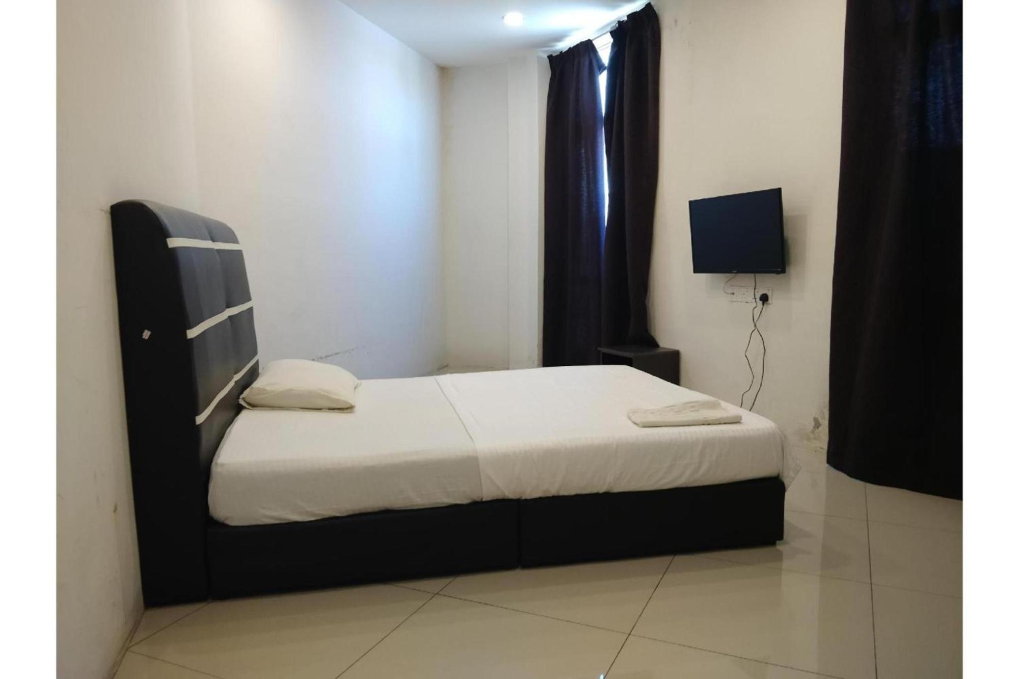 Oyo 90995 Hotel Nk Impian Seri Iskandar Exterior photo