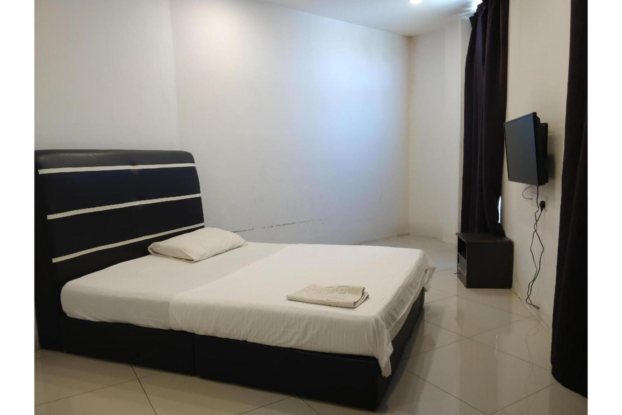 Oyo 90995 Hotel Nk Impian Seri Iskandar Exterior photo