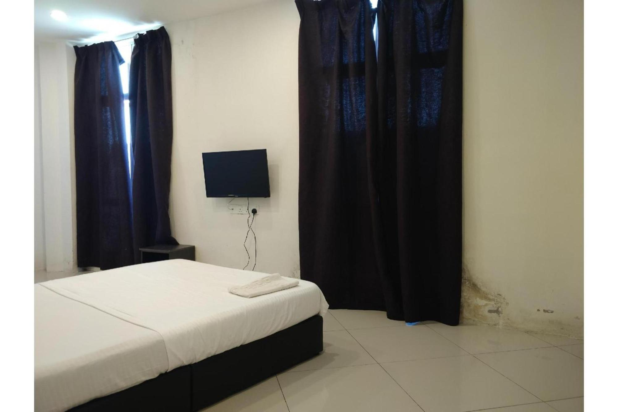 Oyo 90995 Hotel Nk Impian Seri Iskandar Exterior photo