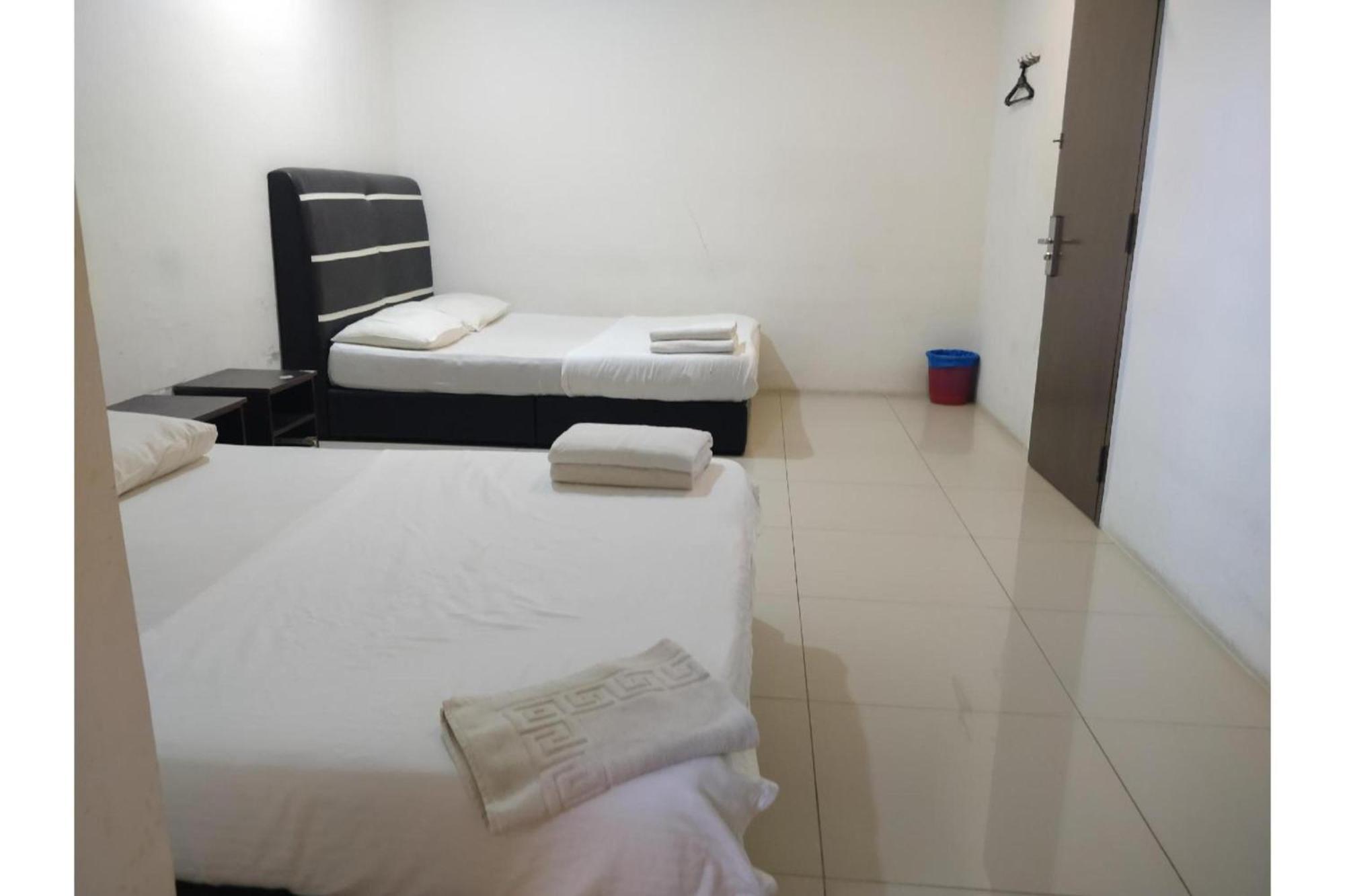 Oyo 90995 Hotel Nk Impian Seri Iskandar Exterior photo