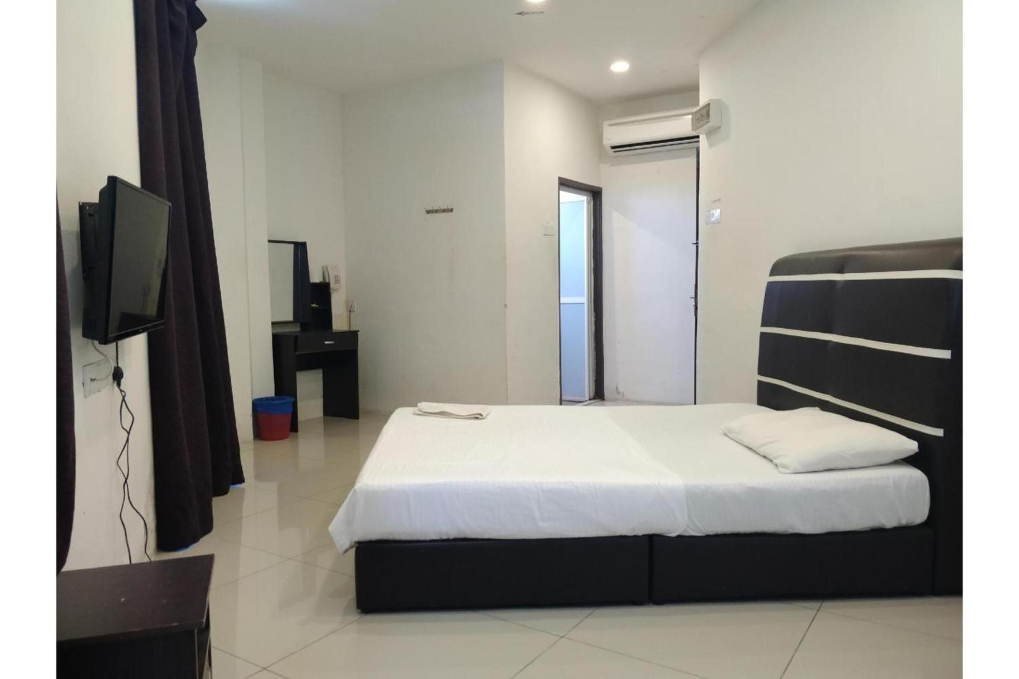 Oyo 90995 Hotel Nk Impian Seri Iskandar Exterior photo