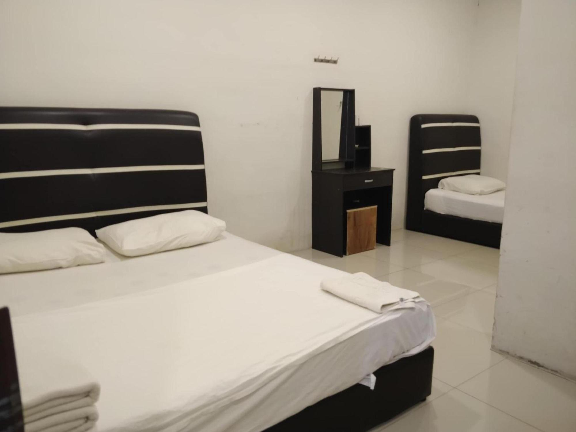 Oyo 90995 Hotel Nk Impian Seri Iskandar Exterior photo