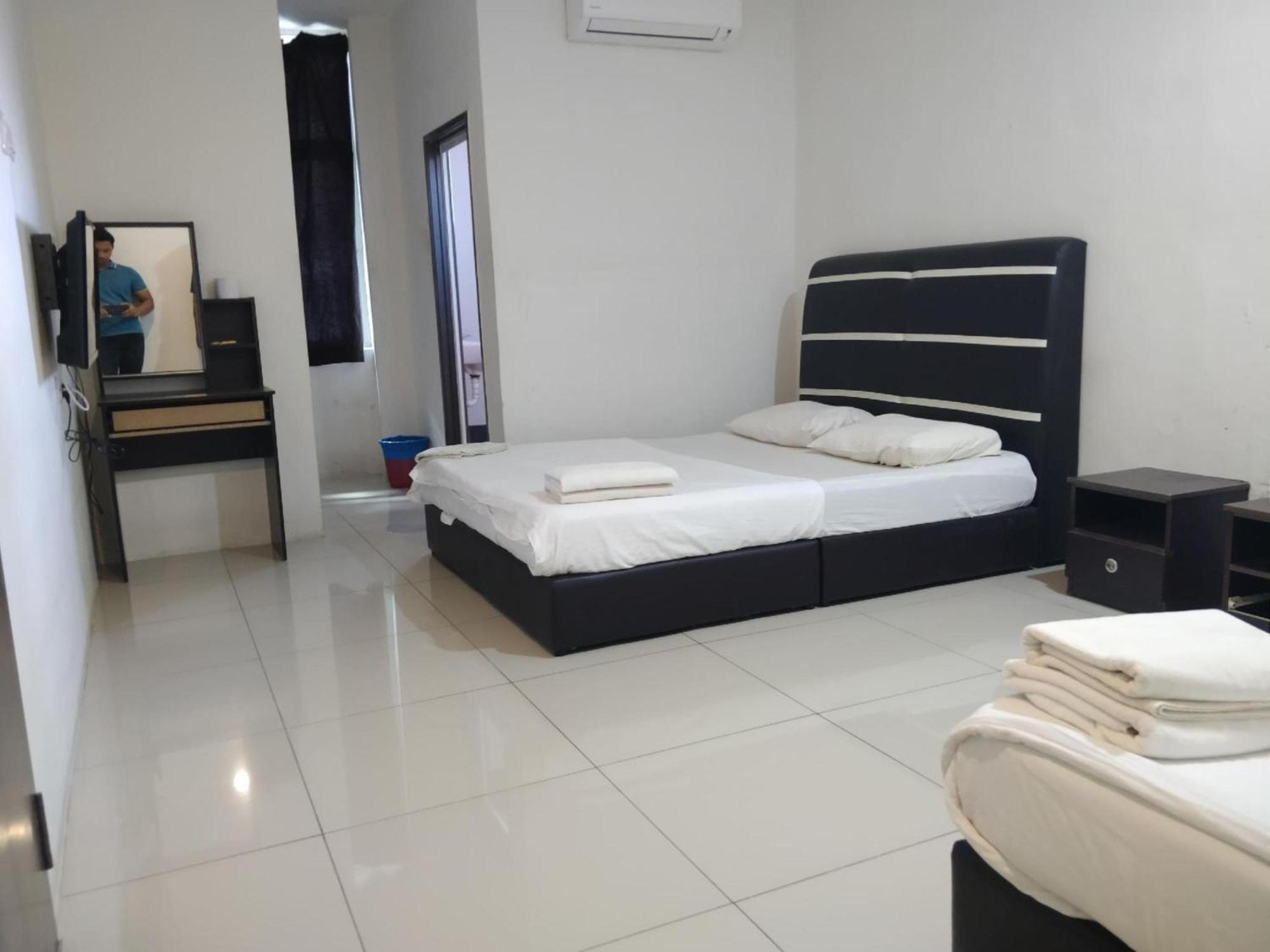Oyo 90995 Hotel Nk Impian Seri Iskandar Exterior photo